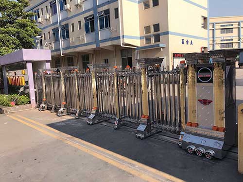 做好東莞伸縮門投入使用前的安全調試